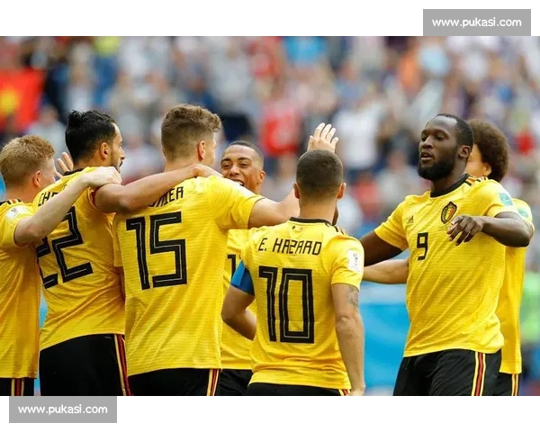 手术刀切球：足球场上的致命艺术与科学