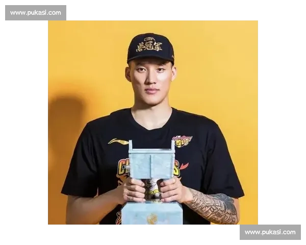 曾繁日官宣加盟深圳男篮！2 年合同开启新征程，已正式报到